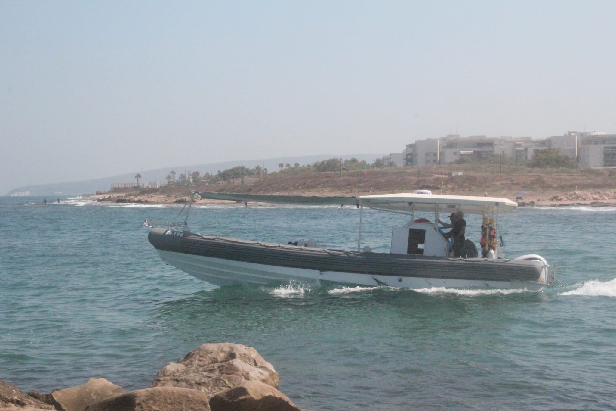 אינדיגו 7 ליד קו החוף